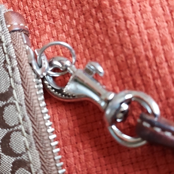 Coach VINTAGE Signature Canvas Wristlet, VGUC - Picture 5 of 7